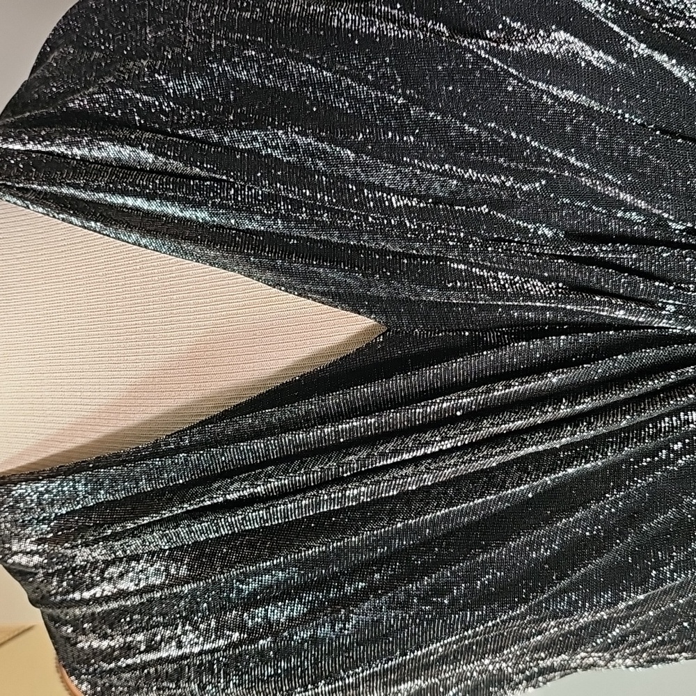 Elegant Black Halter Vintage Dress. Metalic. No Size or Makers Tag. Maybe Large. - Picture 2 of 13